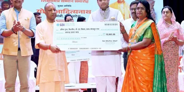 योगी सरकार में बदली शिक्षामित्रों की तस्वीर