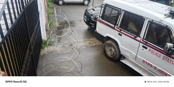 پیپلز کانفرنس کے سربراہ سجاد لون کو والد کی برسی پر نظر بند کیا گیا