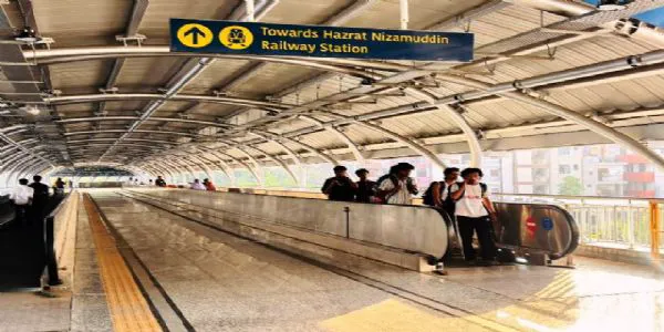 نظام الدین ریلوے اسٹیشن اور سرائے کالے خان نمو بھارت اسٹیشن کو جوڑنے والا فٹ اوور برج مسافروں کے لیے کھول دیا گیا