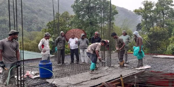 मालबासे-नामफिङमा सरस्वती विद्या निकेतनको विद्यालय भवनको निर्माण कार्य तीव्र बन्दै