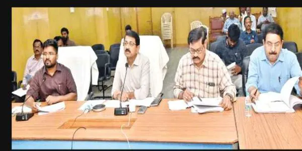 రెవెన్యూ సమస్యల పరిష్కారంలో జాప్యం వద్దు