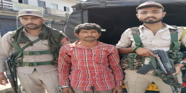 کٹھوعہ پولیس نے ایک سنسنی خیز قتل کی واردات کو حل کیا۔
