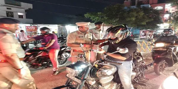 دیر رات سڑکوں پر اترے ایس ایس پی ، ٹاؤن تھانہ کا کیا اچانک معائنہ
