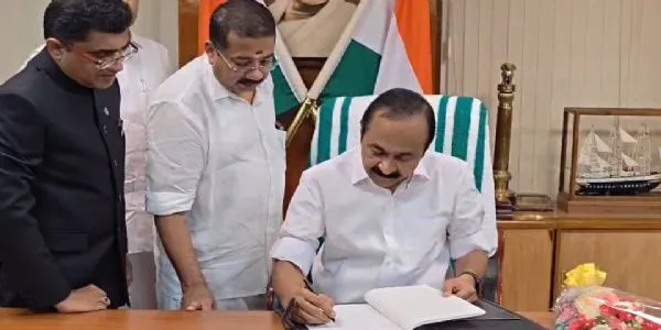 کانگریس رہنما ستیشن نے کیرالہ کے وزیر اعلیٰ کے طور پر حلف لیا، وزیر اعظم نے مبارکباد دی