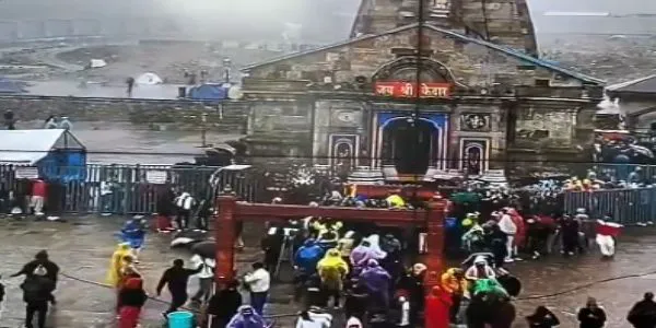 বৃষ্টির মধ্যেই সুষ্ঠুভাবে চলছে কেদারাথ যাত্রা, সর্বদা সতর্ক প্রশাসন