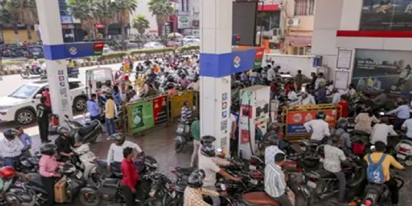 પેટ્રોલ 2.61 અને ડીઝલ 2.71 રૂપિયા મોંઘું થયું