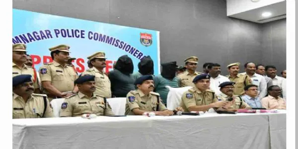 కరీంనగర్ PMJ జ్యువెలరీ దోపిడీ కేసు.. ముగ్గురు నిందితులు అరెస్ట్