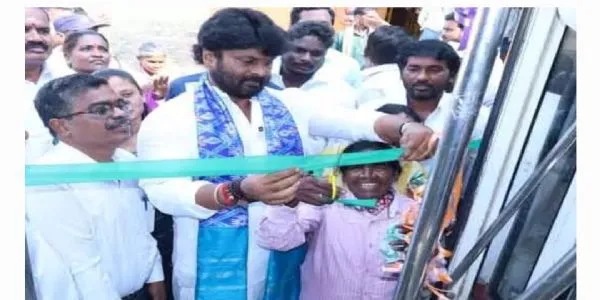 ఆర్టీసీ బస్సు ను నడిపిన రామగుండం ఎమ్మెల్యే..