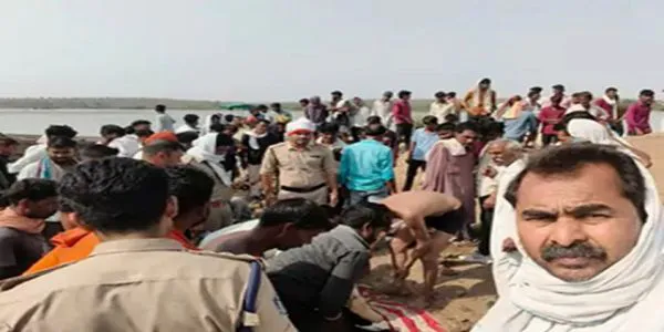 دیواس میں نرمدا ندی میں نہانے گئے تین دوستوں کی ڈوبنے سے موت، ایک کو ملاحوں نے بچایا