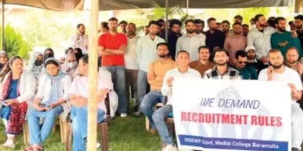 جموں و کشمیر کے چھ نئے میڈیکل کالجز کے ملازمین کی ہڑتال شروع