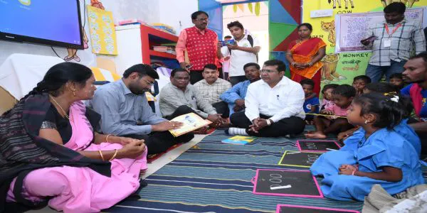 ନିୟମିତ ପିଲାଙ୍କୁ ବିଦ୍ୟାଳୟକୁ ପଠାଇବାକୁ ଅନୁରୋଧ କଲେ ଜିଲ୍ଲାପାଳ