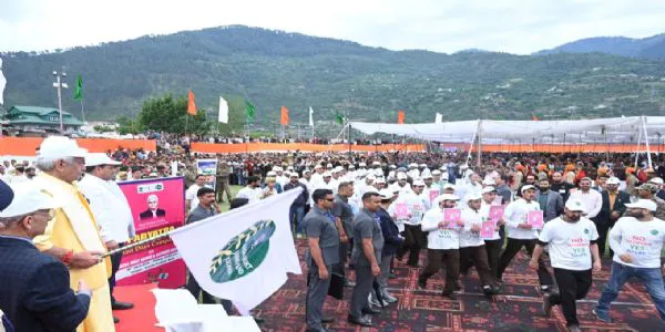 ایل جی نے ڈوڈہ میں منشیات مخالف پد یاترا کو جھنڈی دکھا کر روانہ کیا