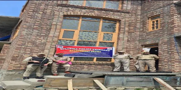 سرینگر پولیس نے نشہ مکت جموں و کشمیر مہم کے تحت منشیات فروشوں کی 1.50 کروڑ روپے کی جائیداد ضبط کی