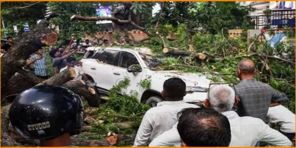 ఉత్తర్ప్రదేశ్లో గాలివాన బీభత్సం.. 54 మంది మృతి