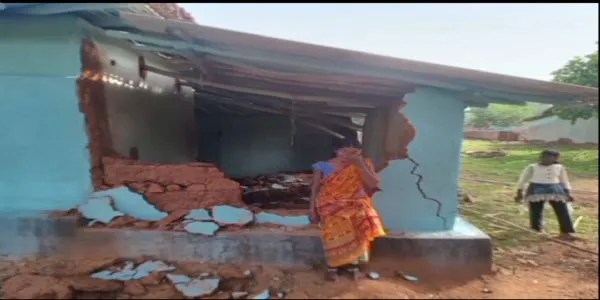 ٹنڈی میں ہاتھیوں کے جھنڈ نے اسکول اور مکانات تباہ کر دیے