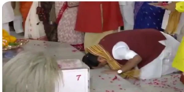 बंगालको प्रचण्ड जीतपछि दिल्लीको कालीबाड़ी मन्दिर पुगे भाजपा अध्यक्ष
