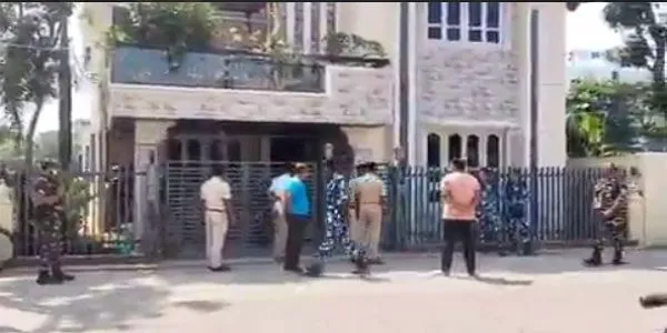 پولیس نے ترنمول ایم ایل اے دلیپ منڈل کے گھر پر چھاپہ مارا، مرکزی فورسز تعینات