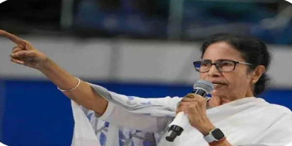 শ্রীরামপুরের সভাস্থলে বিদ্যুৎ সংযোগের সমস্যায় ক্ষুব্ধ মমতা বন্দ্যোপাধ্যায়