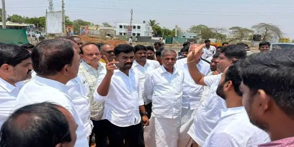 ధర్మవరంలో లోకేష్ పర్యటన.. పసుపు మయమైన ప్రధాన రహదారులు