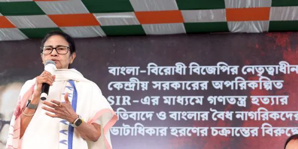 Person Detained Near Dharmatala Protest After Mamata Alleges BJP Leaflet Distribution