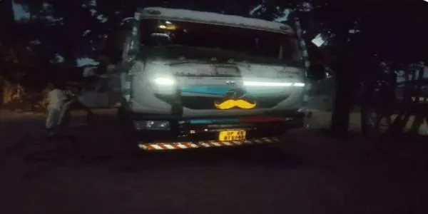 بارہ بنکی میں ڈمپر نے ایک ہی خاندان کے پانچ افراد کو کچل دیا، چار ہلاک