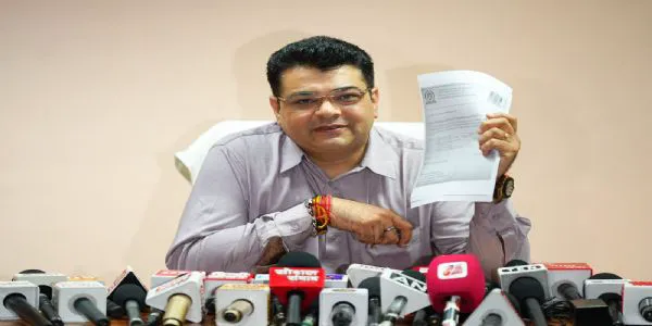 بی جے پی حکومت نے ایم سی ڈی کے 48 اسکول بند کرکے ان کی عمارتوں میں آیوشمان آروگیہ مندر کھول دیے: انکوش نارنگ