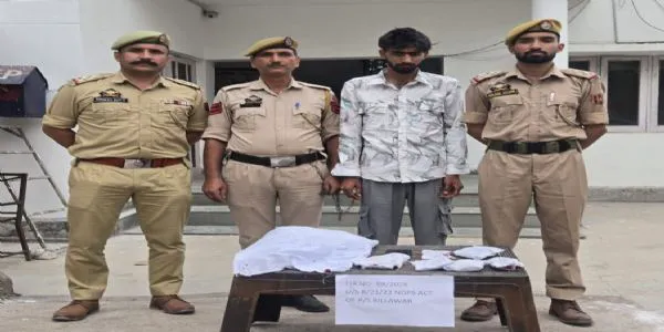 کٹھوعہ پولیس نے ایک منشیات فروش کو گرفتار کرکے بڑے گروہ کو بے نقاب کیا