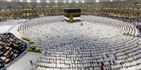 حج سیزن کے دوران مکہ اور مقدس مقامات کی مساجد میں اذان اوراقامت کے درمیانی وقفے میں کمی