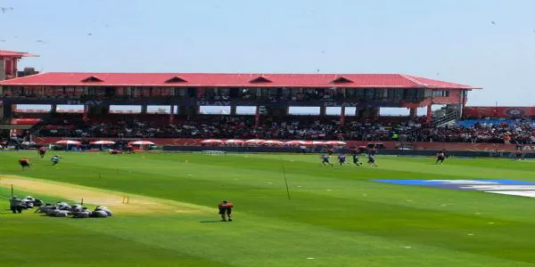ویراٹ کوہلی کا دھرم شالہ میں جلوہ، آر سی بی کے حامیوں کا پنجاب کے دوسرے ہوم گراونڈ پر ہلہ بول