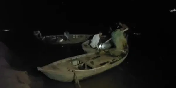 हमीरपुर में  यमुना नदी में नाव पलटी, 6 लोगों के डूबने की आशंका; सर्च ऑपरेशन जारी