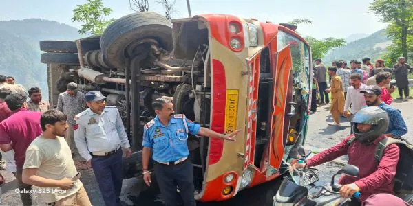 سنگلدان میں مسافر بس حادثے کا شکا، ایک مسافر جاں بحق
