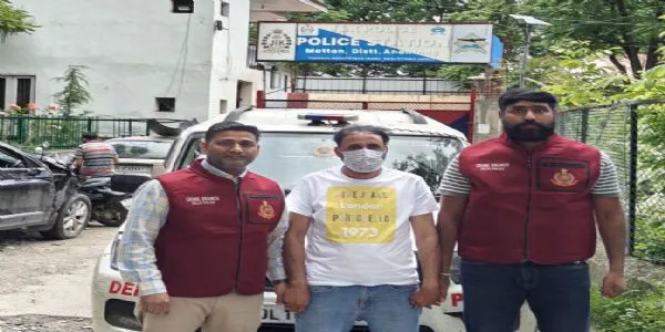 دہلی پولیس نے 10 سال بعد 5 لاکھ روپے کے ایپل کنسائنمنٹ فراڈ کیس میں کشمیری شخص کو گرفتار کیا