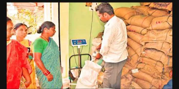 తెలంగాణలో రేషన్ కార్డు ఉన్నవారికి అదిరే శుభవార్త.. త్వరలోనే అవి కూడా పంపిణీ.. ప్రభుత్వం గ్రీన్ సిగ్నల్