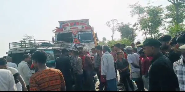 (اپ ڈیٹ ) لکھیم پور بہرائچ قومی شاہراہ پر ٹرک اور میجک وین کے درمیان تصادم میں دو خواتین سمیت دس مزدوروں کی موت