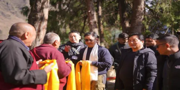 केन्द्रिय मन्त्री किरेन रिजिजुले लाचुङ गुम्बामा पूजा-अर्चना गरे