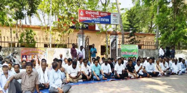 ବିପର୍ଯ୍ୟସ୍ତ ଆଇନ ଶୃଙ୍ଖଳା ବିରୋଧରେ ବିଜେଡି ପକ୍ଷରୁ ଚାନ୍ଦବାଲି ଥାନା ଘେରାଉ