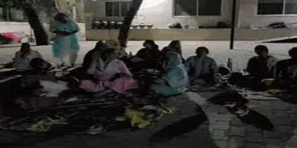 جے پی اسپتال میں اے این ایم امیدواروں کا رات بھر دھرنا، کورٹ سے جیت کے بعد بھی جوائننگ نہیں، خواتین میں شدید غم و غصہ