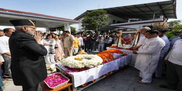 نائب صدر جمہوریہ سی پی رادھا کرشنن نے سابق وزیر اعلیٰ بی سی کھنڈوری کو خراج عقیدت پیش کیا