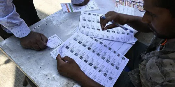 الیکشن کمیشن نے 16 ریاستوں اور 3 مرکز کے زیر انتظام علاقوں میں ایس آئی آر کا اعلان کیا