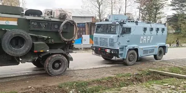 دہشت گردوں کا ساتھی کولگام میں گرفتار، دستی بم، پوسٹر برآمد