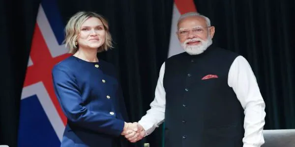 وزیر اعظم مودی نے آئس لینڈ کے وزیر اعظم سے ملاقات کی۔