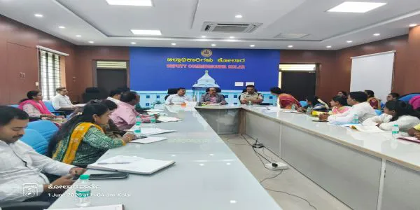ಕಾರ್ಮಿಕ ಇಲಾಖೆ ಅಧಿಕಾರಿಗಳ ಕಾರ್ಯವೈಖರಿಗೆ ಜಿಲ್ಲಾಧಿಕಾರಿ ಡಾ. ಎಂ.ಆರ್. ರವಿ ತೀವ್ರ ಅಸಮಾಧಾನ