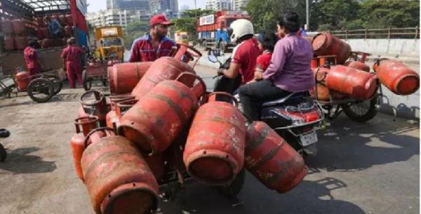 2 வாரங்களில் அதிரடி வளர்ச்சி...! 6.6 லட்சம் 5 கிலோ சிலிண்டர்கள் விற்பனை...! - மத்திய அரசு