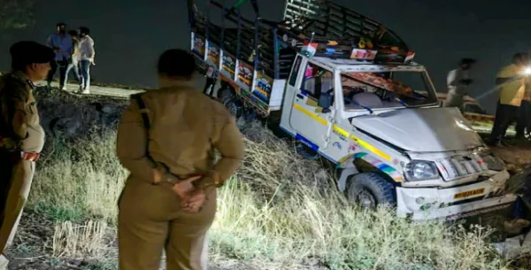 மத்தியப் பிரதேசத்தில் கோர விபத்து: கார் மீது மினி லாரி மோதியதில் பலி எண்ணிக்கை 16-ஆக உயர்வு!