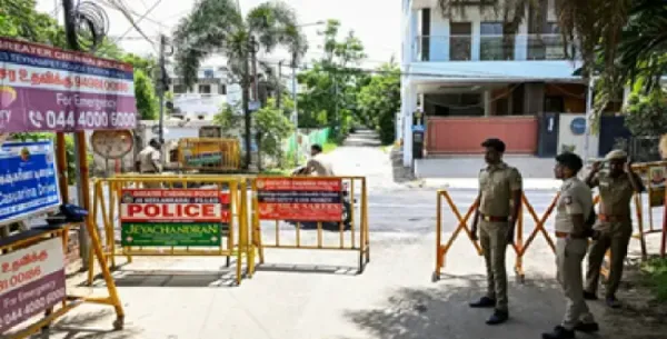 தமிழக சட்டமன்ற தேர்தல் முடிவுகள் 2026; தவெகவின் பனையூர் அலுவலகம் மற்றும் விஜய்யின் இல்லத்திற்கு பலத்த பாதுகாப்பு..!