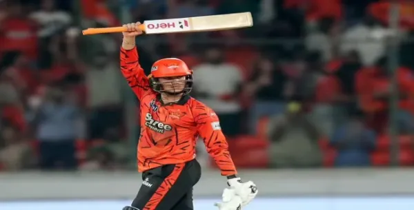 ஐபிஎல் 2026 வரலாற்றுப் பக்கங்களில் அபிஷேக் சர்மாவின் அதிரடி சாதனை!