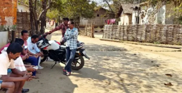 ଗାଁକୁ ନାହିଁ ପକ୍କା ରାସ୍ତା: ଝୁଲେନବର ଦୁଃଖ