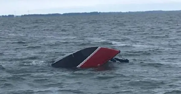 ആറ്റിങ്ങലില് വള്ളം മറിഞ്ഞ് മല്സ്യത്തൊഴിലാളിയെ കാണാതായി; രണ്ട് പേര് നീന്തി രക്ഷപെട്ടു