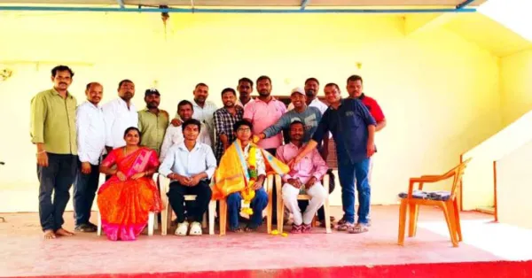 ప్రతిభ కనబరిచిన విద్యార్థికి సన్మానం