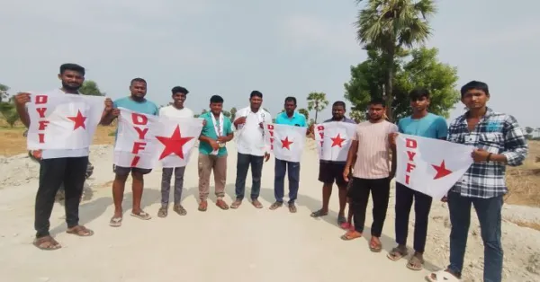 అసంపూర్తిగా వదిలేసిన రోడ్డును తక్షణమే పూర్తి చేయాలి.